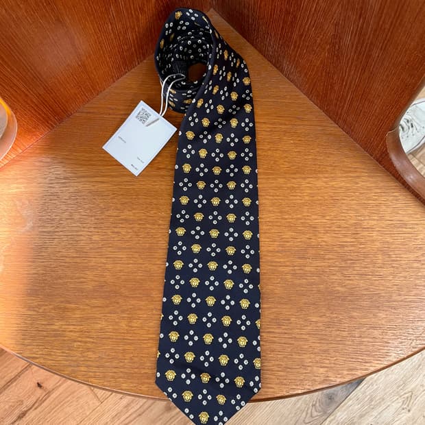 지아니 베르사체 넥타이