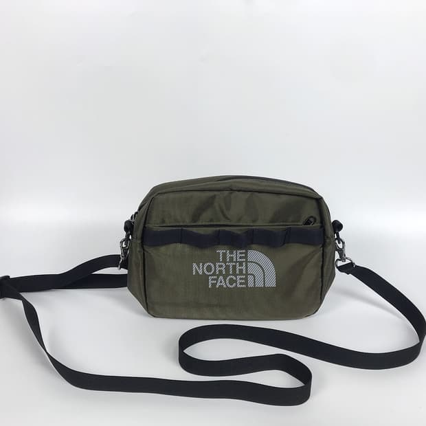 노스페이스 카키색 크로스백 가방
