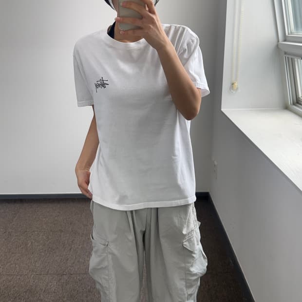 Stussy 스투시 차콜 백로고 화이트 반팔