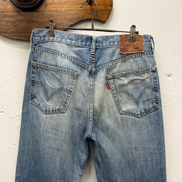 31.5) Levi’s 524 Light Wash Jeans