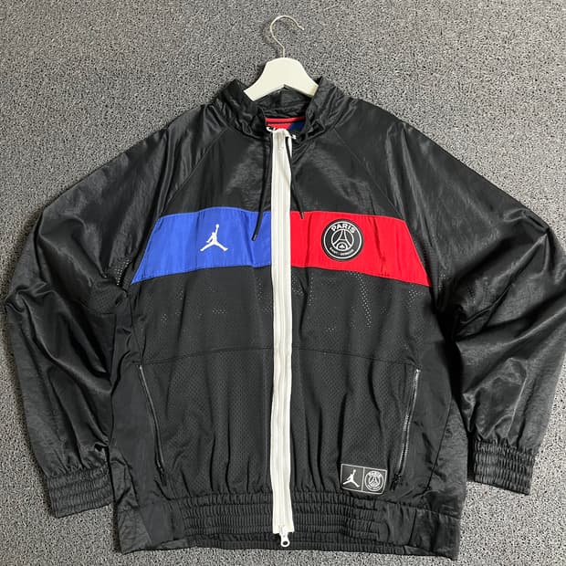 Jordan
조던 파리 생제르망 윈드브레이커 L