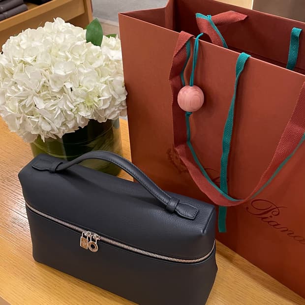 로로피아나 엑스트라포켓 27 급처합니다 ㅠㅠ