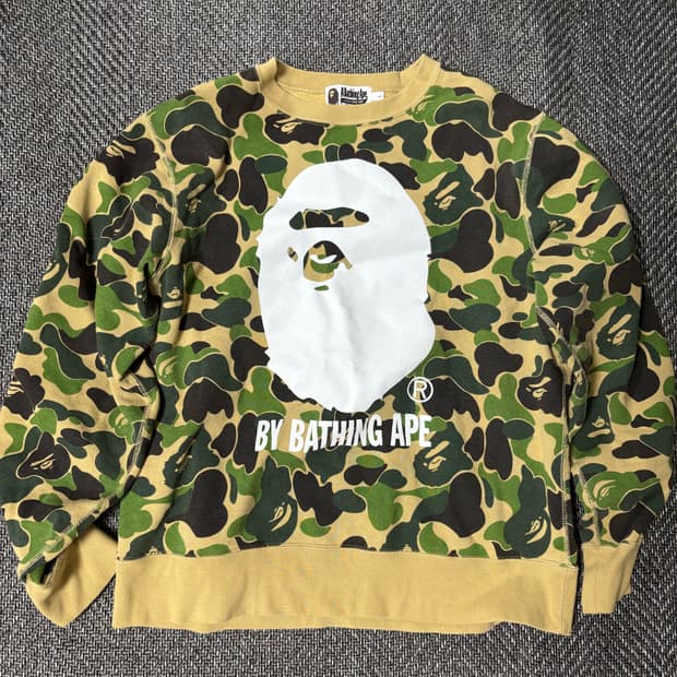 베이프 맨투맨 판매합니다