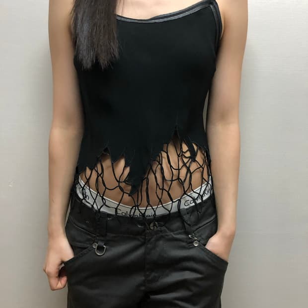 빈티지 블랙 펑크 데미지 슬리브리스
