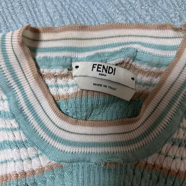 펜디 오프숄더 니트