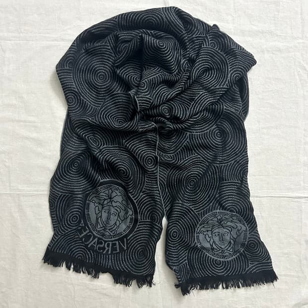 베르사체(Versace) 메두사 머플러