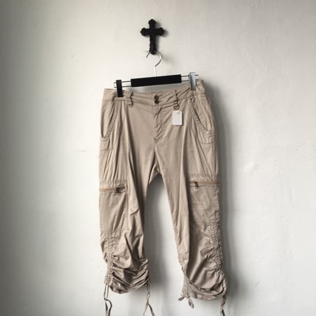 Shirring detail capri pants