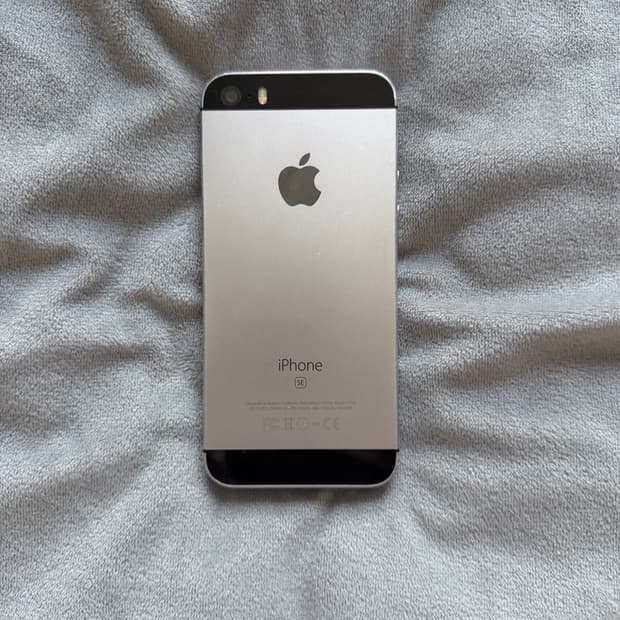 아이폰 se1 64gb 스그 색상 팝니다!