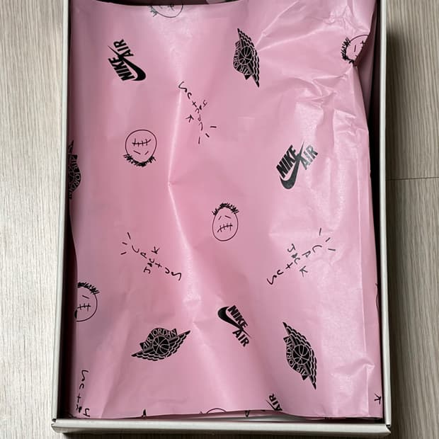 270 조던1 트래비스 스캇 벨벳