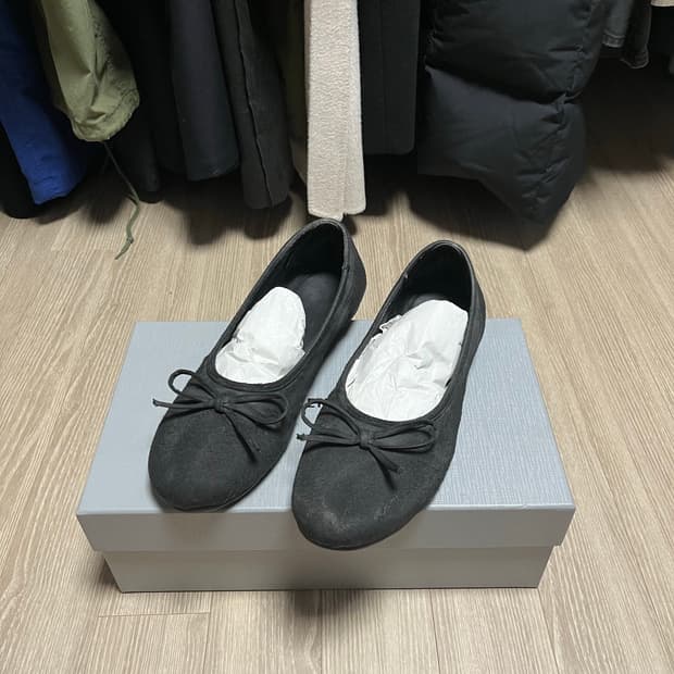 발렌시아가 레오폴드 발레리나 슈즈 43 사이즈