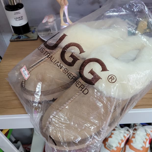 UGG 어그 오스트레일리안 쉐퍼드 털 단화 (새상품)