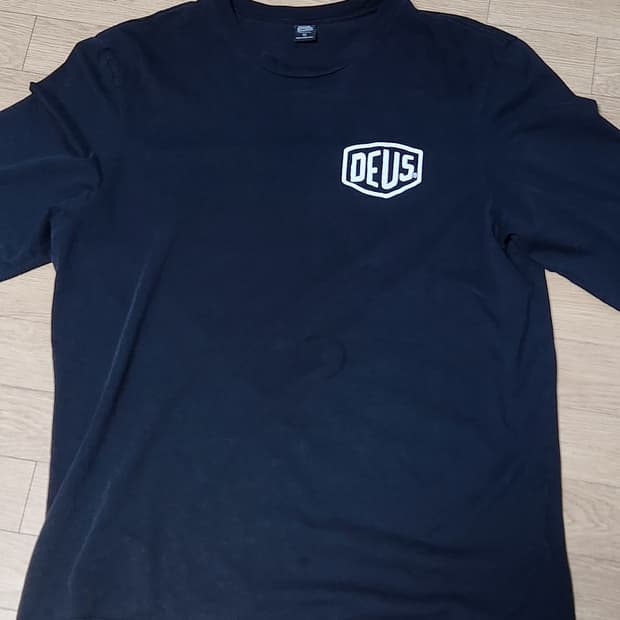 데우스 롱슬리브