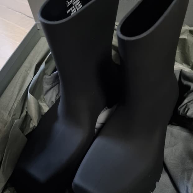 발렌시아가 트루퍼부츠 42