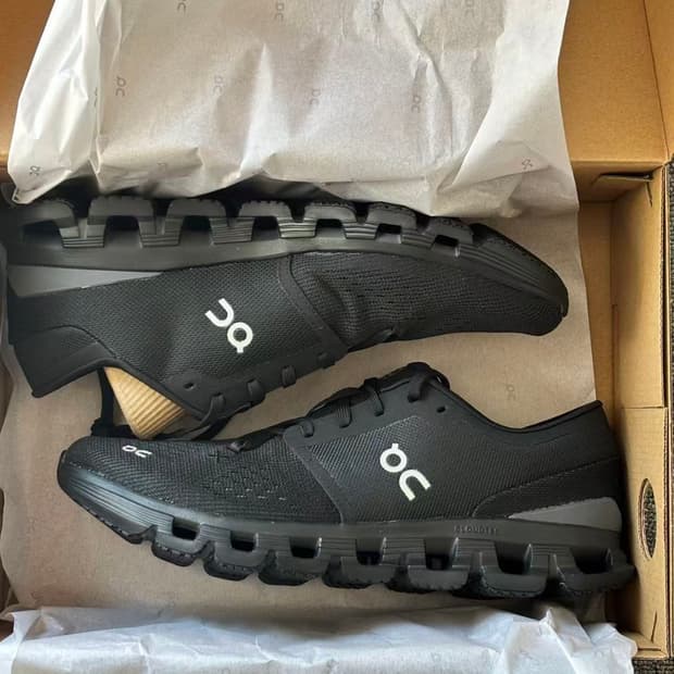 온 러닝 클라우드 X 4 글레이셔 블랙 이클립스