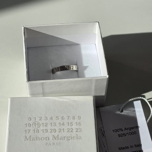 메종마르지엘라 뉴메리컬 실버링