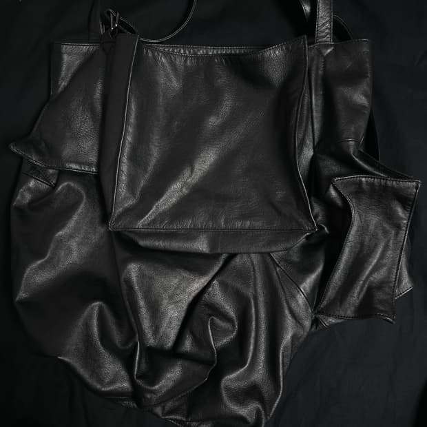 Yohji Yamamoto CUBIC 레더 토트 크로스백