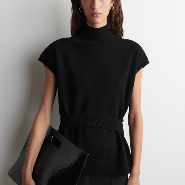 COS 하이넥 벨트 니트 