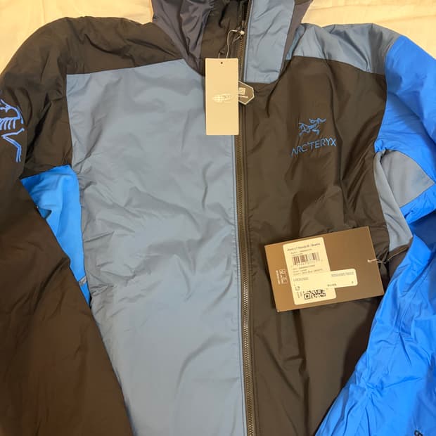 아크테릭스 빔즈 아톰후디 보로블루 L