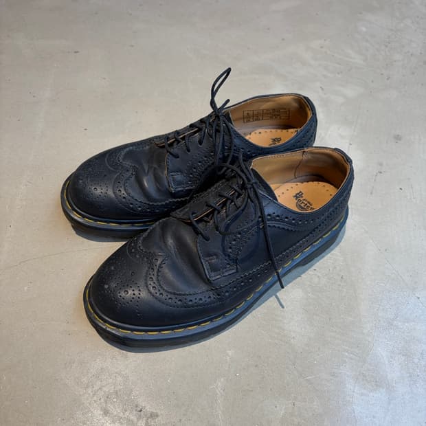 250) Dr. Martens 블랙 윙팁 슈즈