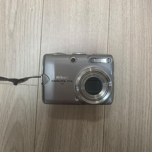 니콘 쿨픽스 p4