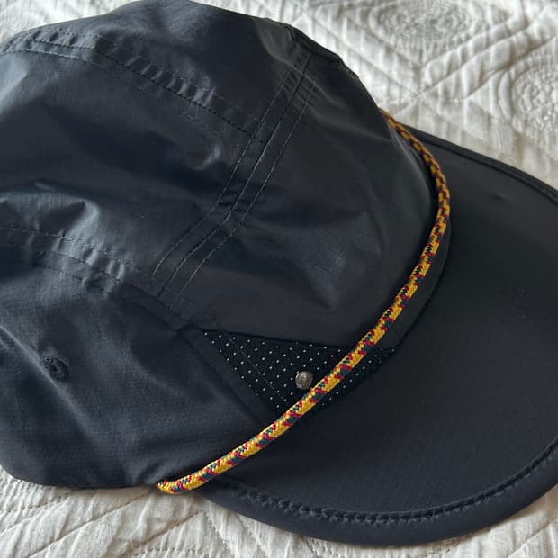 클라터뮤젠 루나파이브 패널 캡 레이븐