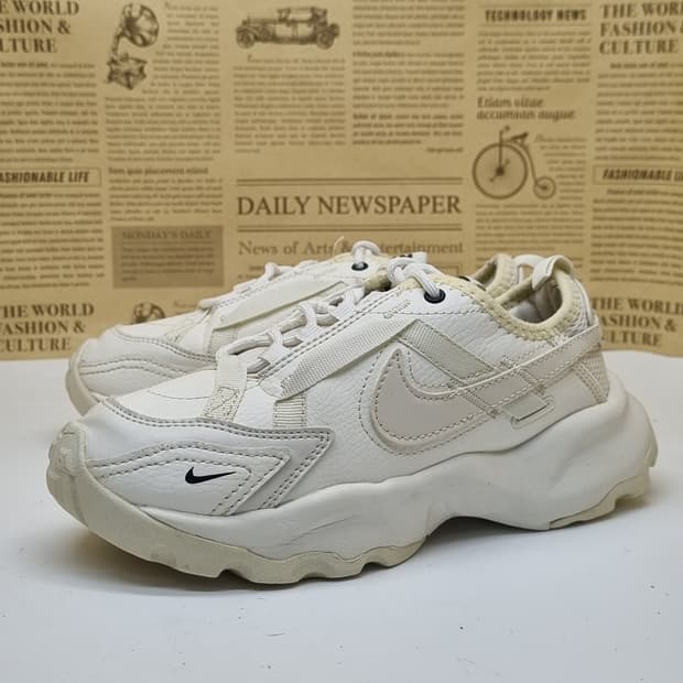 나이키 TC7900 여성운동화230
