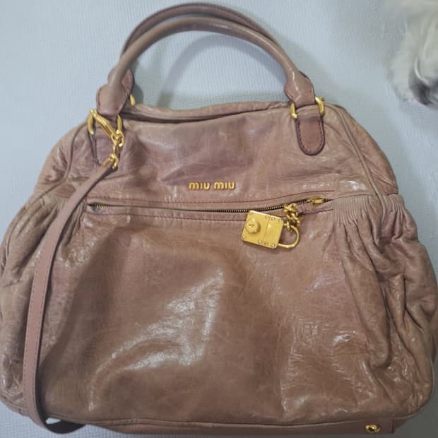 미우미우 숄더백