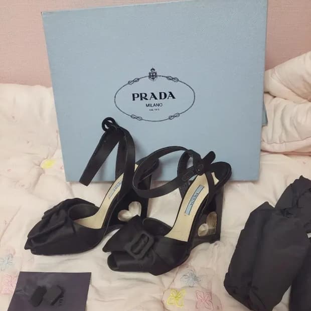 정품)새상품급처!프라다 리본 오픈하트 공주샌들 인형구두 슬링백 힐 선물용