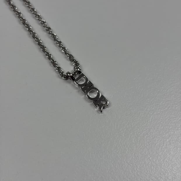 디올 이니셜 목걸이