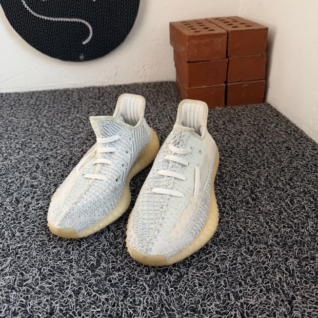 아디다스 이지 부스트 350 V2 클라우드 화이트 235