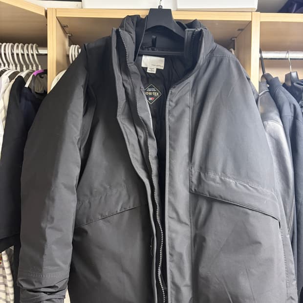 나나미카 블랙 색상 고어텍스 숏 다운 XL 사이즈