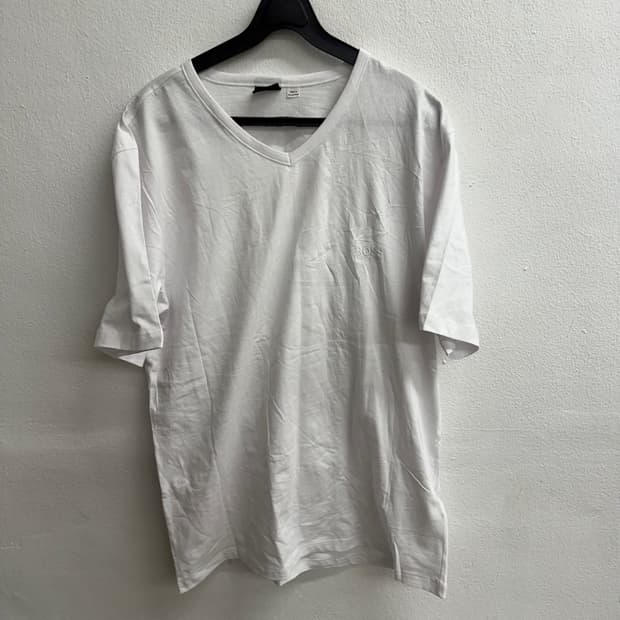 BOSS 흰색 V넥 반팔 티셔츠 XL