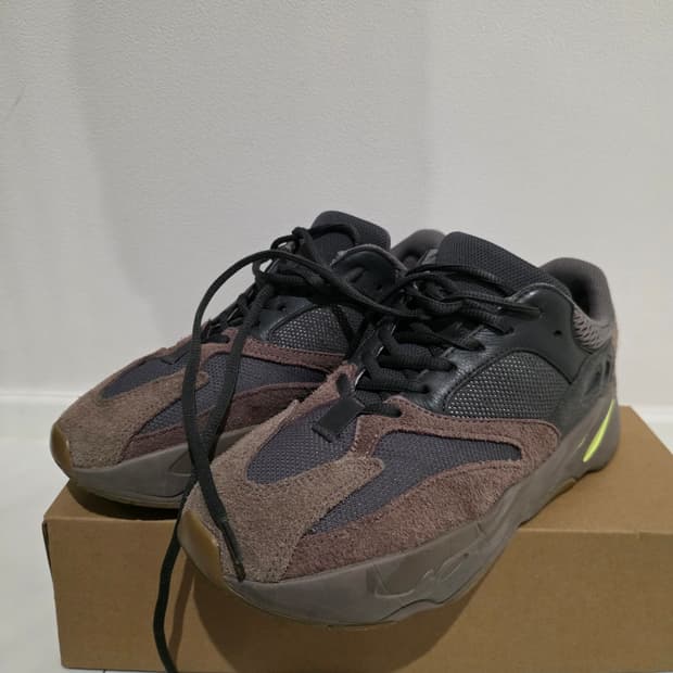 Adidas Yeezy Boost 700 Mauve  255사이즈