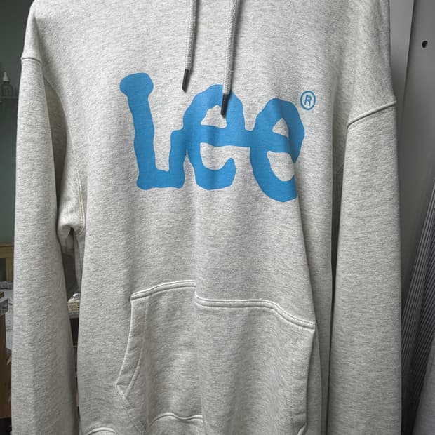 lee 후드티