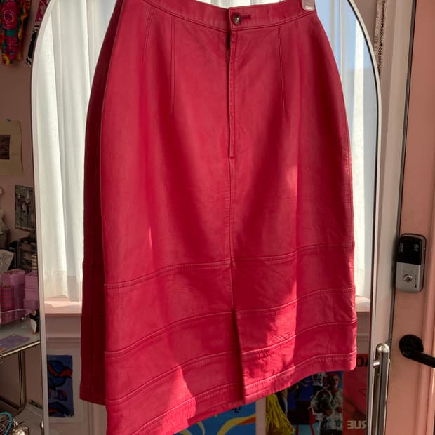 핫핑크 레더 미디 스커트