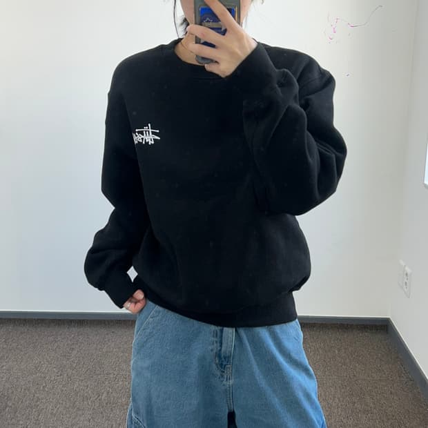 Stussy 스투시 백 로고 블랙 기모 맨투맨 