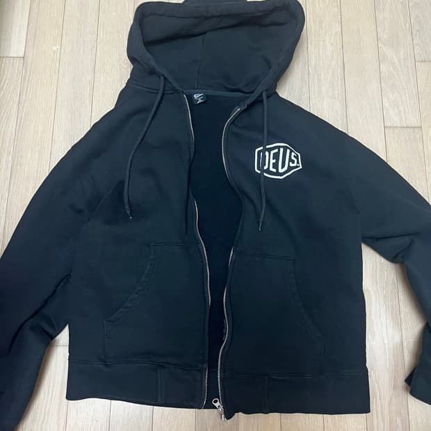 데우스 엑스 마키나 서울컬리지 후드 집업