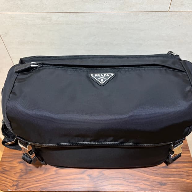 프라다 바이커백 라지 2vh991