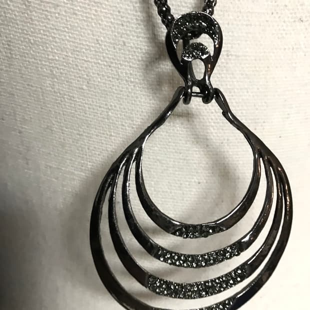 Vintage Black Metallic Pendant Necklace