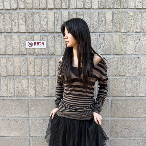 띠어리 스트라이프 오프숄더 롱 슬리브