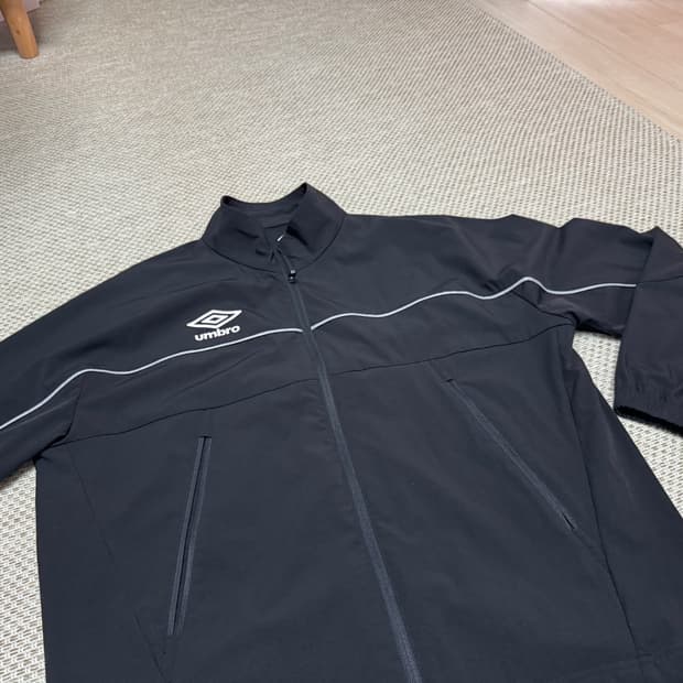 엄브로 루즈핏 워밍업 자켓 블랙 L사이즈