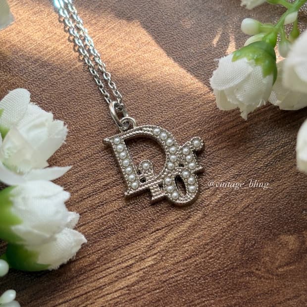 디올 클래식 로고 진주 실버 목걸이