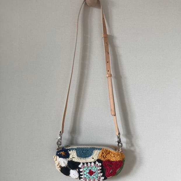 더뮤지엄비지터 니트미니백 크로스백