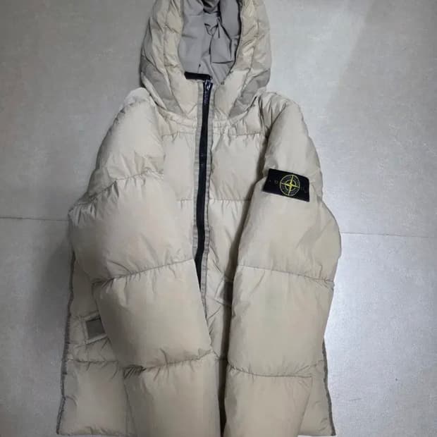 스톤아일랜드 베이지 후드 다운 재킷