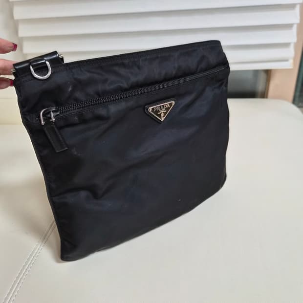 프라다정품 나일론 크로스백 