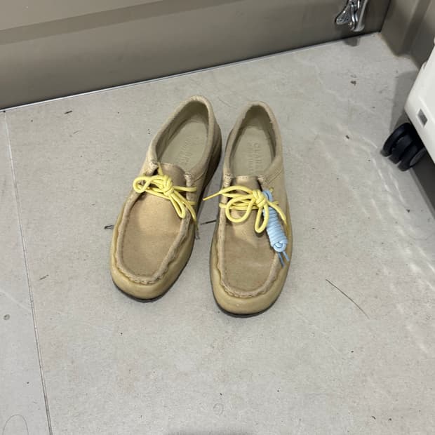 클락스 왈라비 베이지 235