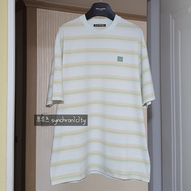 아크네 이모지 파스텔 스트라이프 티셔츠