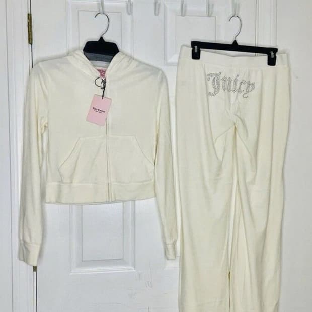 Juicy Couture 벨로어 트레이닝 셋업 화이트