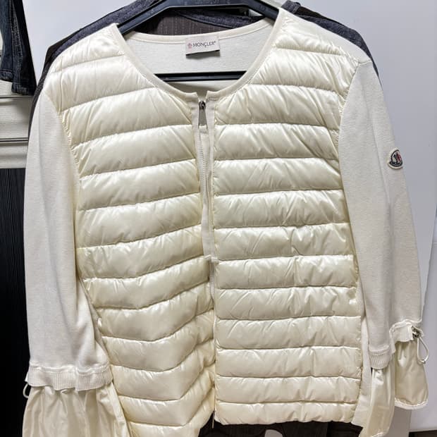 몽클레어 화이트 패딩 집업 가디건