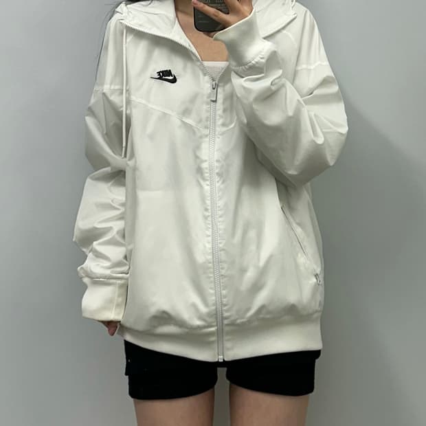 나이키 퓨추라 화이트 우븐 윈드러너 바람막이